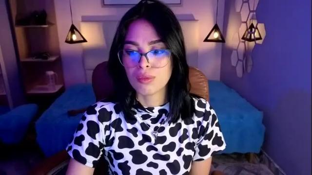 Image 11 of alessiaval Stream on Chaturbate on 2 days ago
