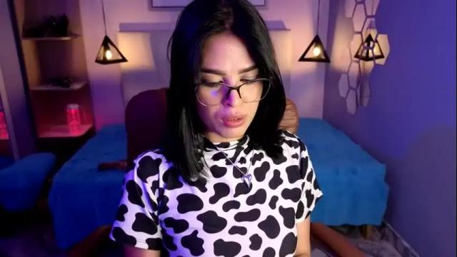 Image 2 of alessiaval Stream on Chaturbate on 2 days ago