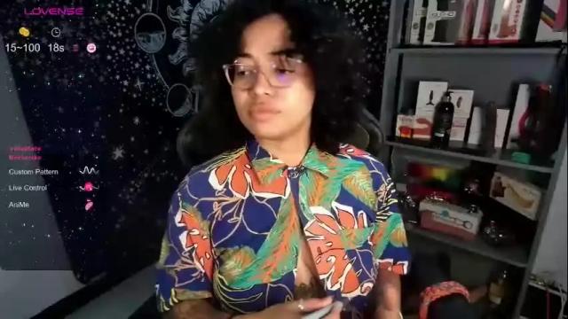 Image 3 of alesyahampton Stream on Chaturbate on 11 days ago