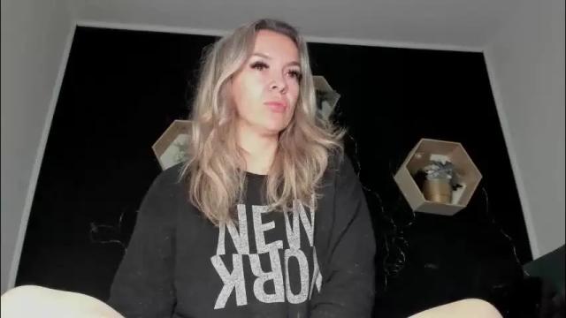 Image 2 of alesys69 Stream on Chaturbate on 11 days ago