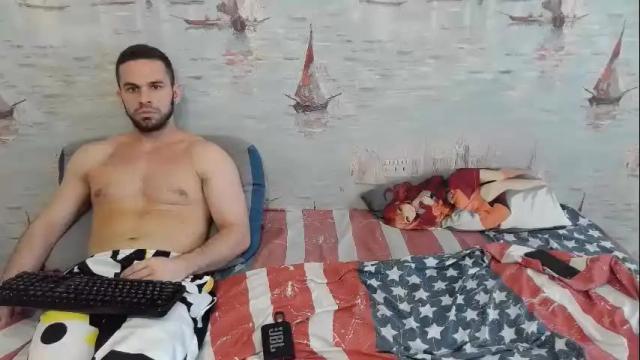 Image 4 of alex_sarah_sex Stream on Chaturbate on 1 month ago