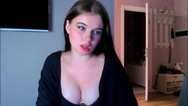 Image 12 of alexabuttler Stream on Chaturbate on 2 months ago