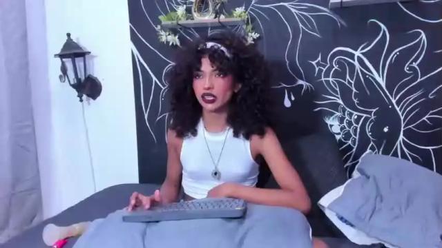 Image 3 of alexalennox Stream on Chaturbate on 13 months ago