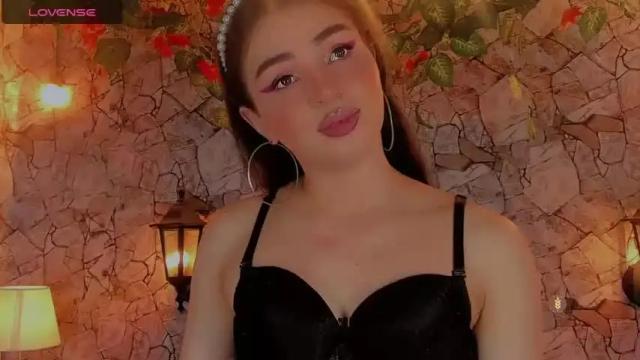 Image 3 of alexandra_evanz Stream on Chaturbate on 14 months ago
