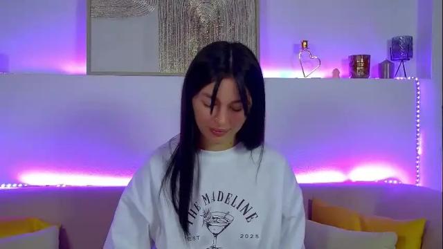 Image 3 of alexandrabloom Stream on Chaturbate on 2 months ago