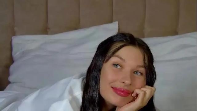 Image 7 of alexandrabloom Stream on Chaturbate on 1 month ago