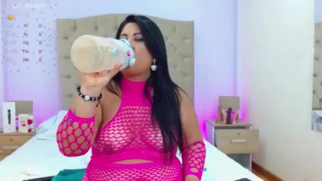 Image 6 of alexandrareyes__ Stream on Chaturbate on 14 months ago