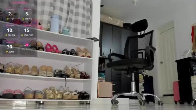 Image 2 of alexia_silver Stream on Chaturbate on 19 days ago