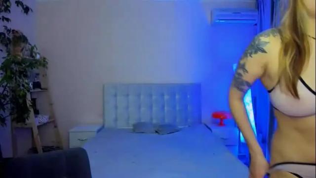 Image 2 of alexiayellow Stream on Chaturbate on 3 months ago