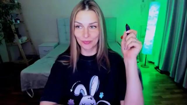 Image 2 of alexiayellow Stream on Chaturbate on 1 month ago