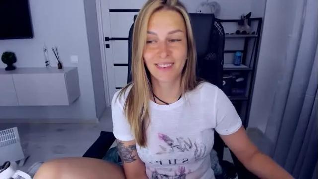 Image 2 of alexiayellow Stream on Chaturbate on 10 days ago