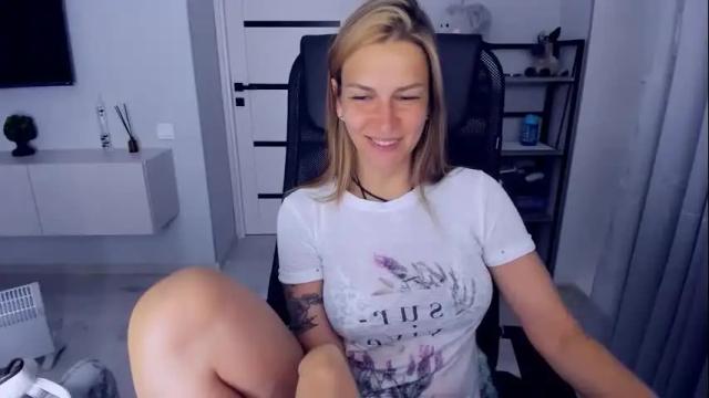 Image 3 of alexiayellow Stream on Chaturbate on 10 days ago