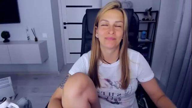 Image 8 of alexiayellow Stream on Chaturbate on 10 days ago
