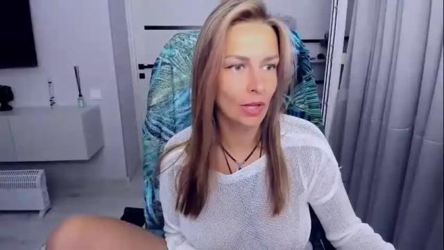 Image 10 of alexiayellow Stream on Chaturbate on 4 days ago