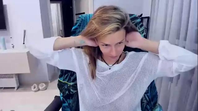 Image 2 of alexiayellow Stream on Chaturbate on 1 month ago