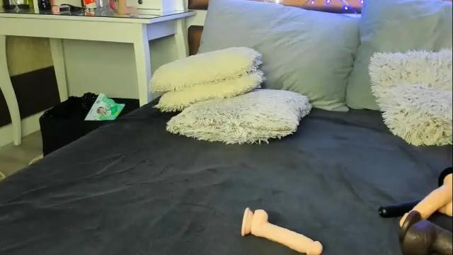 Image 4 of alexisbanx Stream on Chaturbate on 26 days ago
