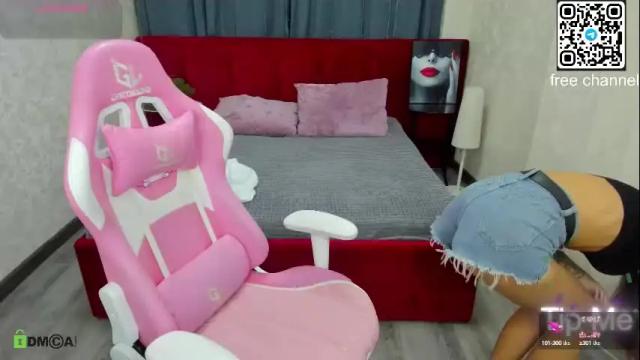 Image 3 of alexisl0ve Stream on Chaturbate on 19 days ago
