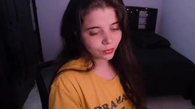 Image 4 of alexluv_23 Stream on Chaturbate on 18 months ago