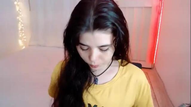 Image 2 of alexluv_23 Stream on Chaturbate on 6 months ago