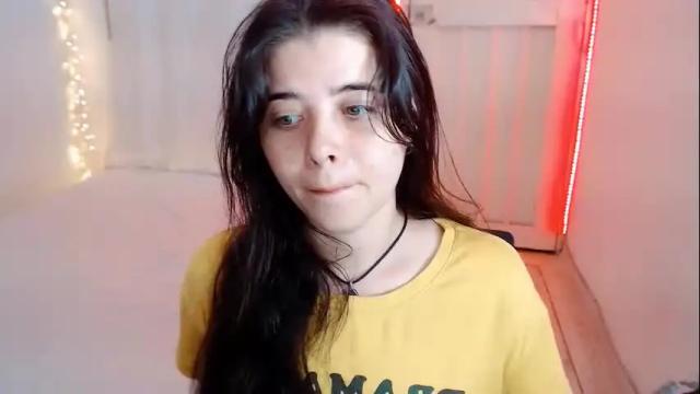 Image 4 of alexluv_23 Stream on Chaturbate on 6 months ago