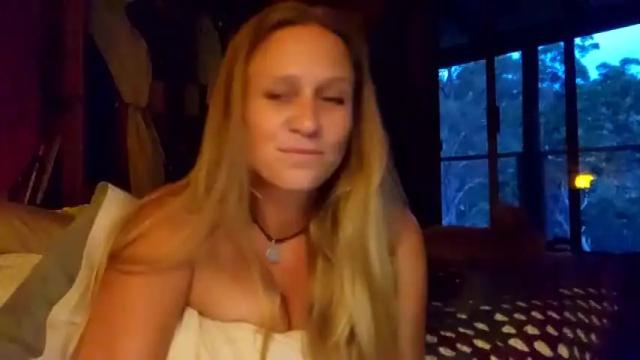 Image 7 of alexthegallexy Stream on Chaturbate on 17 months ago