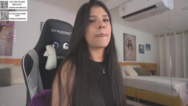 Image 2 of alexxa_dz Stream on Chaturbate on 11 months ago