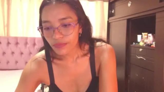 Image 3 of alia054 Stream on Chaturbate on 13 months ago