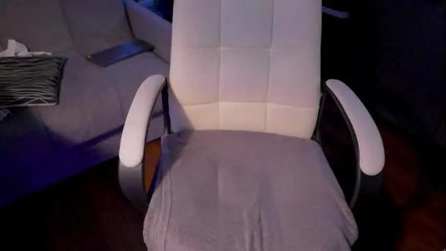 Image 2 of alica_moon_ Stream on Chaturbate on 4 months ago