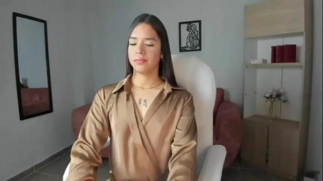 Image 10 of alice23jones Stream on Chaturbate on 17 days ago