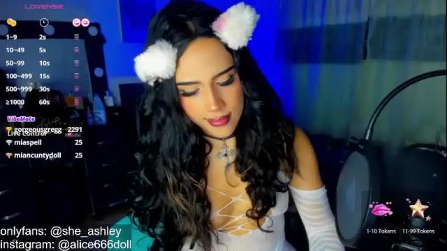 Image 2 of alice666doll Stream on Chaturbate on 27 days ago