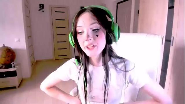 Image 3 of alice__aris Stream on Chaturbate on 1 month ago