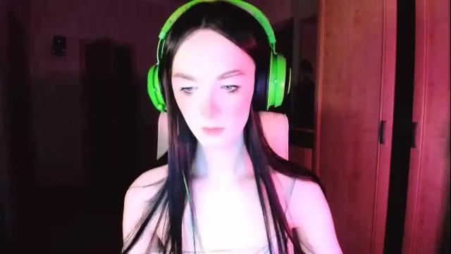 Image 2 of alice__aris Stream on Chaturbate on 23 days ago