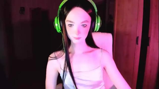 Image 3 of alice__aris Stream on Chaturbate on 23 days ago