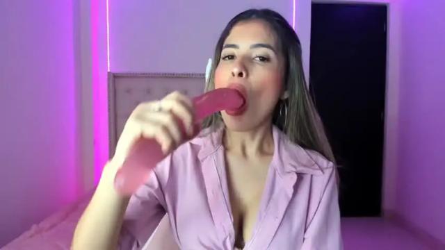 Image 7 of alice_cespedes Stream on Chaturbate on 15 months ago