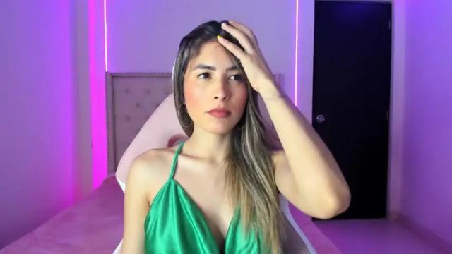 Image 2 of alice_cespedes Stream on Chaturbate on 15 months ago