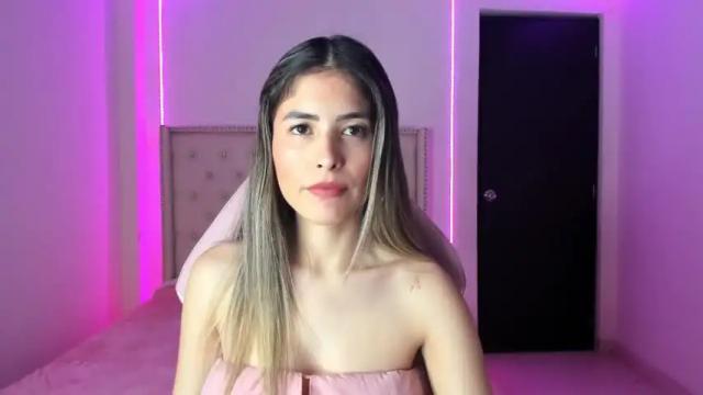 Image 2 of alice_cespedes Stream on Chaturbate on 15 months ago