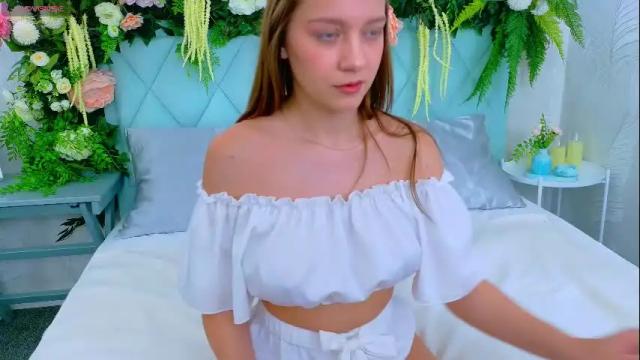 Image 4 of alice_charmy Stream on Chaturbate on 2 months ago