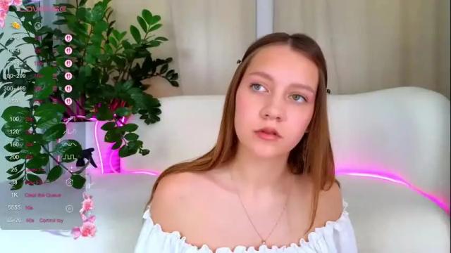 Image 2 of alice_charmy Stream on Chaturbate on 2 months ago