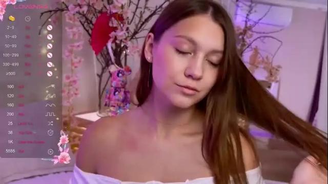 Image 7 of alice_charmy Stream on Chaturbate on 15 days ago