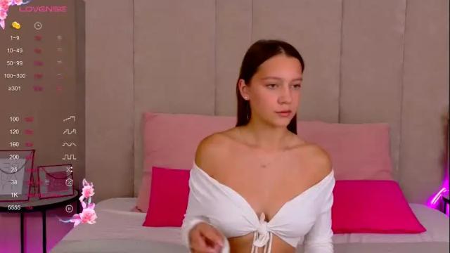 Image 7 of alice_charmy Stream on Chaturbate on 3 days ago