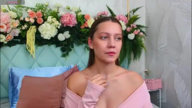 Image 2 of alice_charmy Stream on Chaturbate on 25 days ago