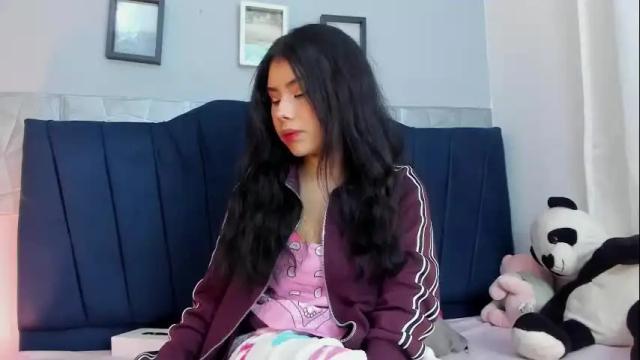 Image 3 of alice_evans_lov Stream on Chaturbate on 1 day ago