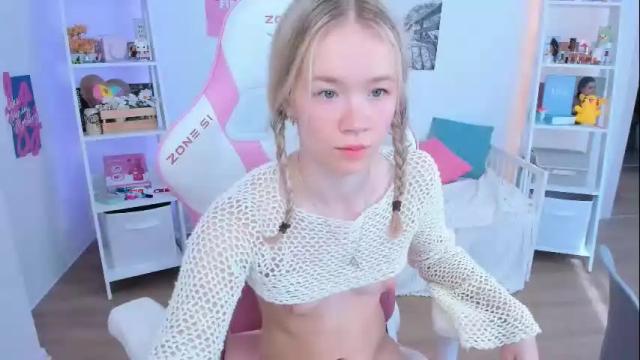 Image 2 of alice_forfun Stream on Chaturbate on 4 days ago