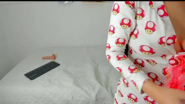 Image 10 of alice_jones3 Stream on Chaturbate on 14 months ago