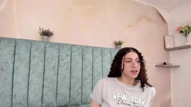 Image 2 of alice_martinez_ Stream on Chaturbate on 12 months ago