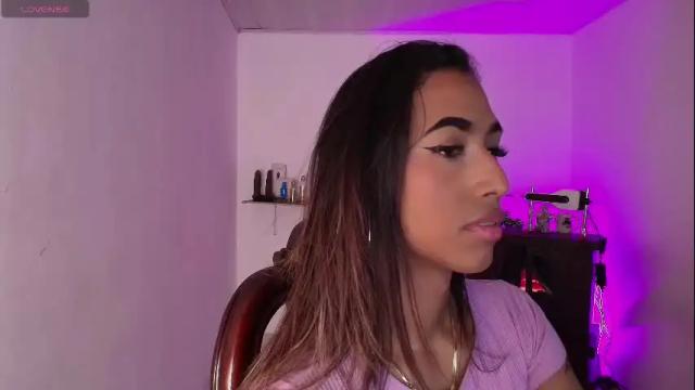 Image 3 of alice_massiel Stream on Chaturbate on 5 months ago