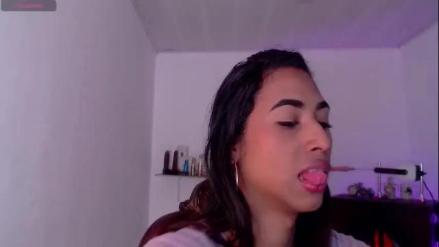 Image 2 of alice_massiel Stream on Chaturbate on 5 months ago