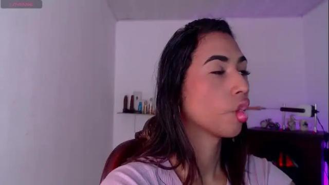 Image 3 of alice_massiel Stream on Chaturbate on 5 months ago