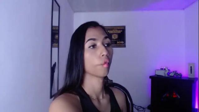 Image 2 of alice_massiel Stream on Chaturbate on 3 months ago