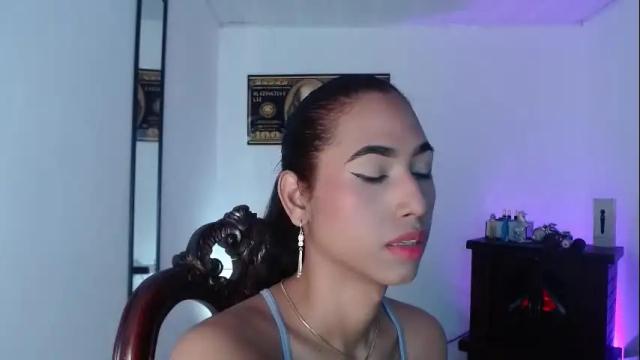 Image 2 of alice_massiel Stream on Chaturbate on 3 months ago